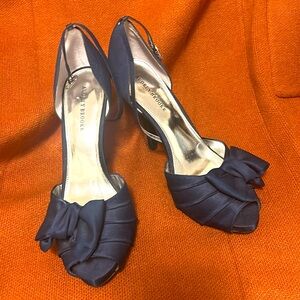 Beautiful navy blue dressy heels